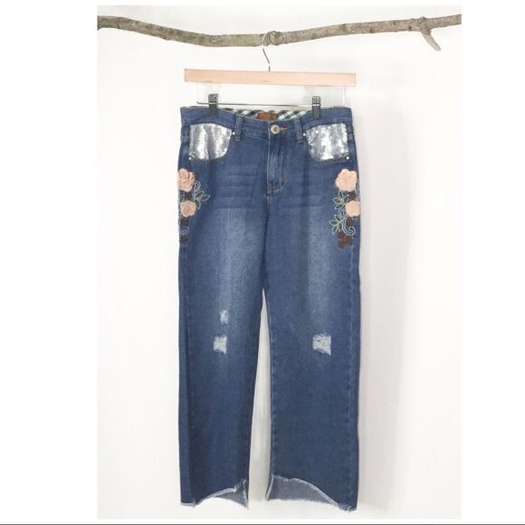 boyfriend Fit Distressed Jeans w Floral Embroidery - Picture 9 of 15